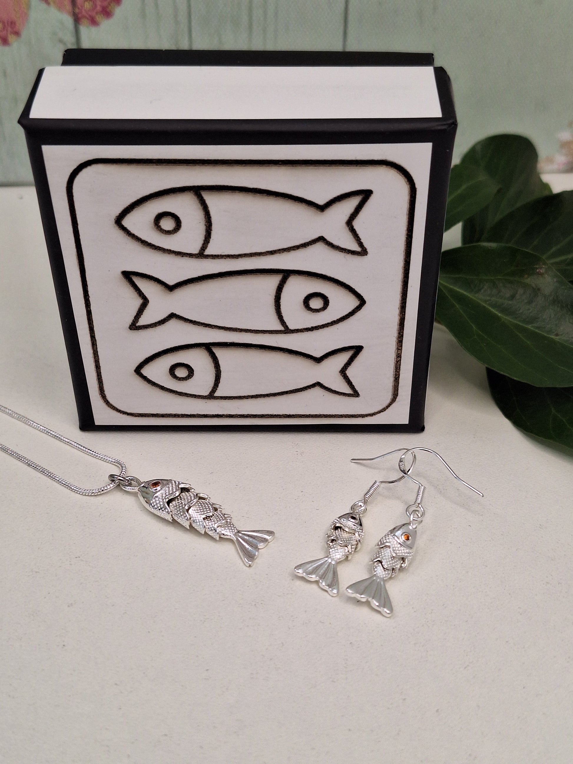 Sardine Pendant/Earring Set Movable Tail Fish Drop 925 For Pisces Silver Fun Fish Themed Jewellery Set for Sardine Lovers Novelty Gift