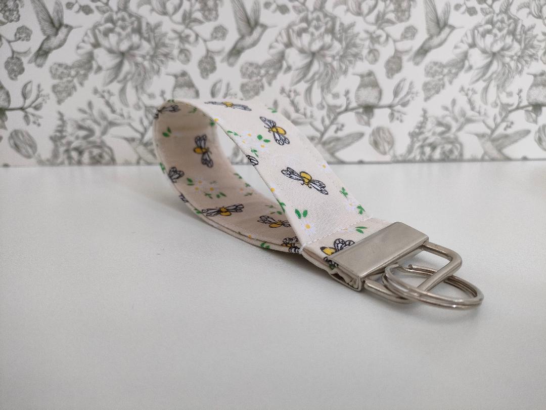 Bee Themed Key Fob, Pale Yellow Lanyards, Car key Accessories, Handy Key Organiser, Bee Fabric Keyrings, Gift for Mum, Small Wristlet