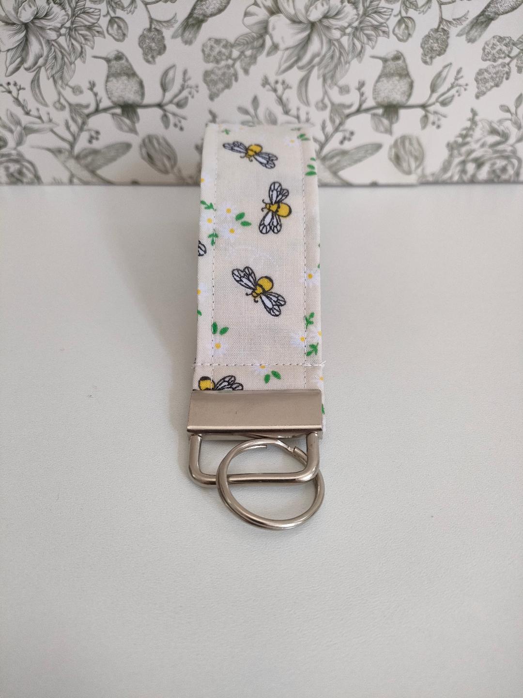 Bee Themed Key Fob, Pale Yellow Lanyards, Car key Accessories, Handy Key Organiser, Bee Fabric Keyrings, Gift for Mum, Small Wristlet
