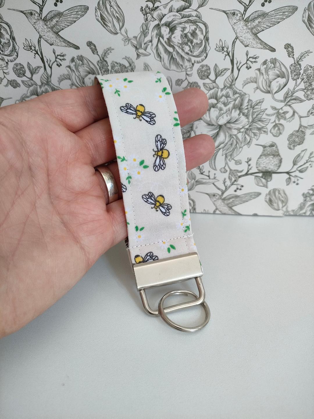 Bee Themed Key Fob, Pale Yellow Lanyards, Car key Accessories, Handy Key Organiser, Bee Fabric Keyrings, Gift for Mum, Small Wristlet