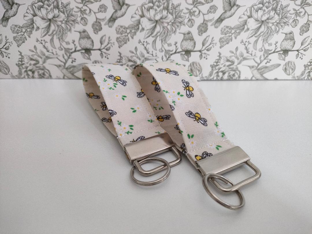 Bee Themed Key Fob, Pale Yellow Lanyards, Car key Accessories, Handy Key Organiser, Bee Fabric Keyrings, Gift for Mum, Small Wristlet