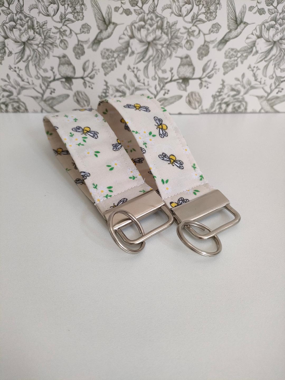 Bee Themed Key Fob, Pale Yellow Lanyards, Car key Accessories, Handy Key Organiser, Bee Fabric Keyrings, Gift for Mum, Small Wristlet
