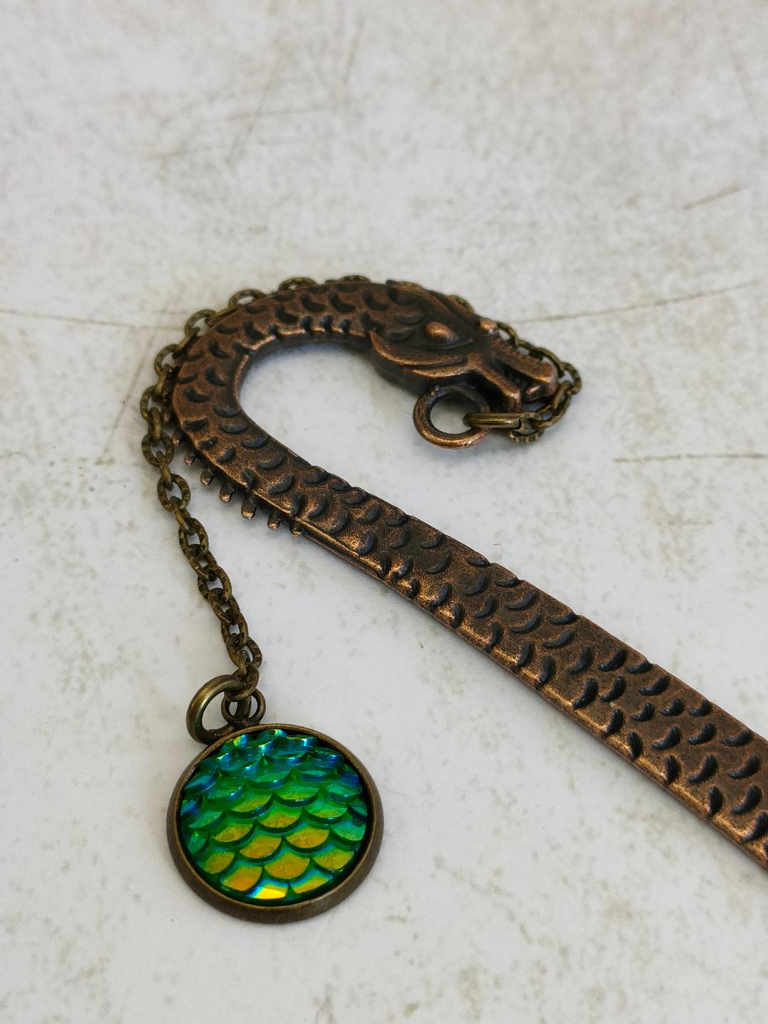 Dragons Head Bookmark, Fidget Pacemarkers, Dragon Themed Gifts, Book lover Gifts, Gift for Dragon Lovers. Bronze Dragon Scale Bookmark