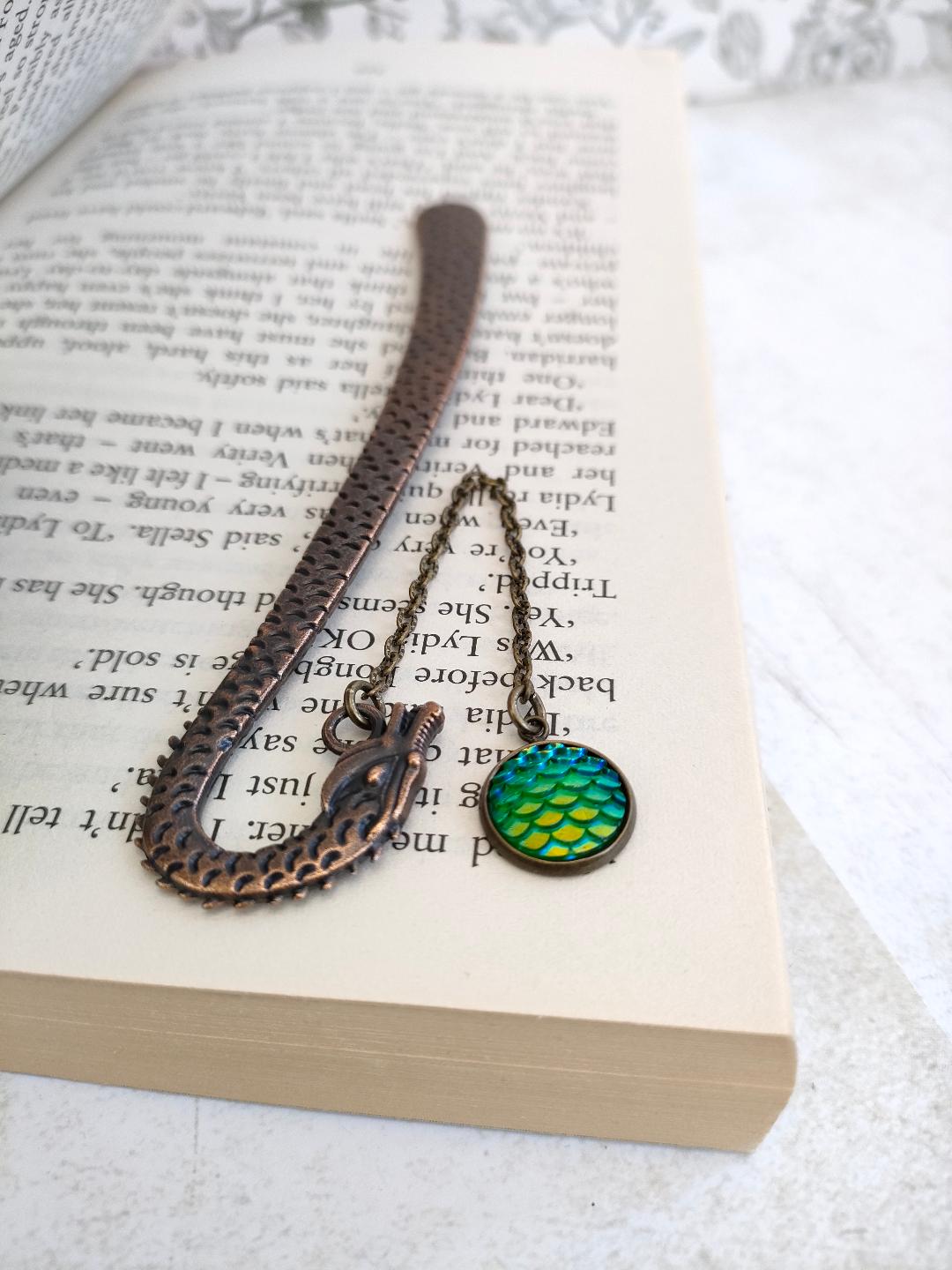 Dragons Head Bookmark, Fidget Pacemarkers, Dragon Themed Gifts, Book lover Gifts, Gift for Dragon Lovers. Bronze Dragon Scale Bookmark