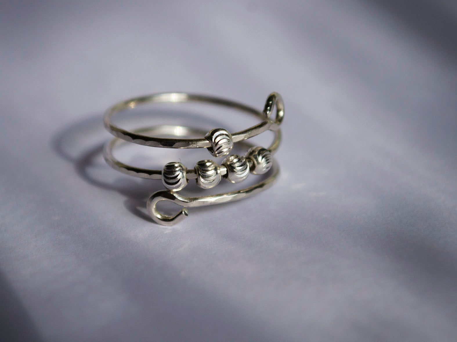 925 Silver Thumb Fidget ring, Anxiety Ring, Skin Picking Ring with 5x 925 Silver striped beads