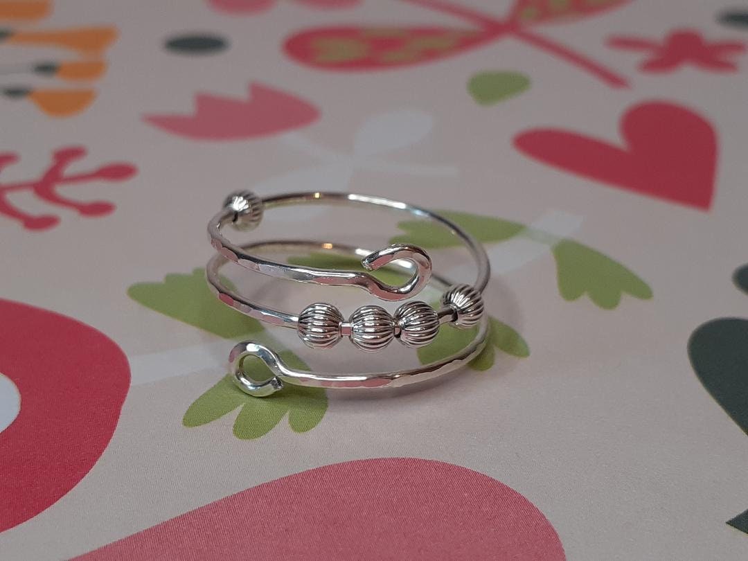 925 Silver Thumb Fidget ring, Anxiety Ring, Skin Picking Ring with 5x 925 Silver striped beads