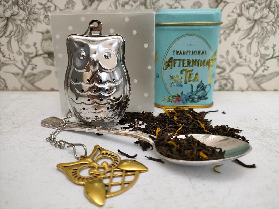 Owl Shaped Tea Infuser with Cute Gold Owl Charm, loose Tea Infuser, Mesh Tea Strainer, herb infuser, Animal Themed Tea Gifts