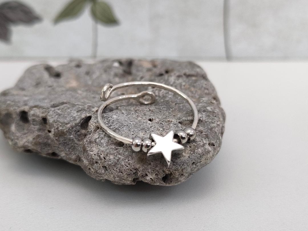 Single Twist 925 Sterling Silver Star Fidget ring, Anxiety ring for Nail Biting, Thin Fidget Ring, (one size) (1mm thick) Hand Hammered Ring