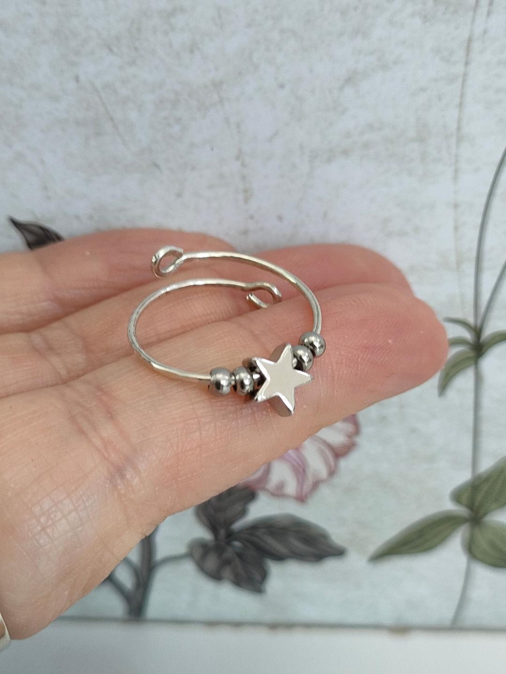 Single Twist 925 Sterling Silver Star Fidget ring, Anxiety ring for Nail Biting, Thin Fidget Ring, (one size) (1mm thick) Hand Hammered Ring