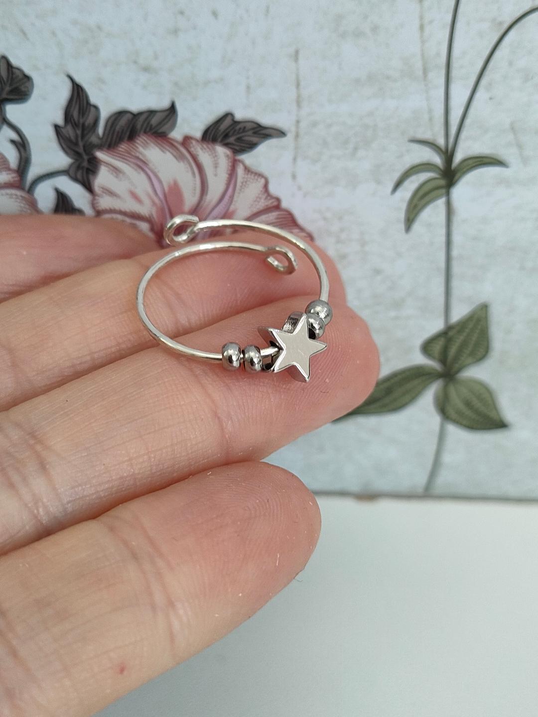 Single Twist 925 Sterling Silver Star Fidget ring, Anxiety ring for Nail Biting, Thin Fidget Ring, (one size) (1mm thick) Hand Hammered Ring