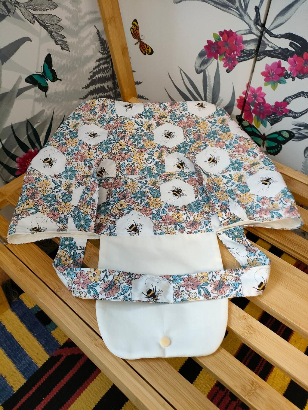 Cute Bee Tote Bag with Inside Pocket, Fully Lined Bumble Bee Bag with Sholder Strap, Everyday Shopping tote Bag, Gift for Bee Lovers.