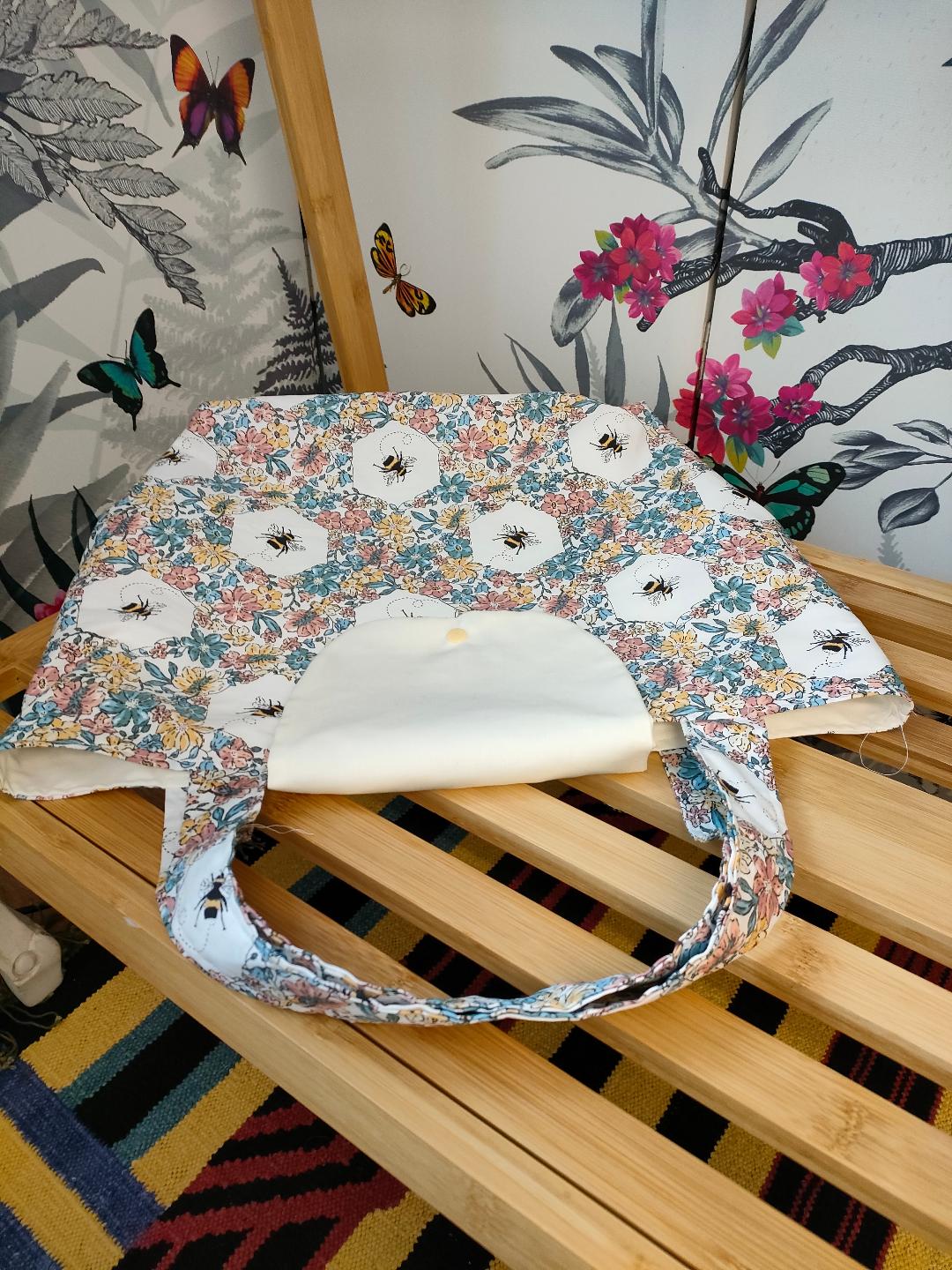 Cute Bee Tote Bag with Inside Pocket, Fully Lined Bumble Bee Bag with Sholder Strap, Everyday Shopping tote Bag, Gift for Bee Lovers.