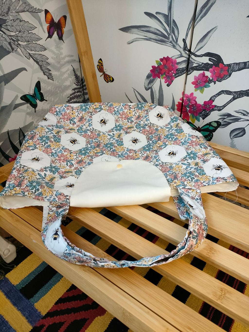 Cute Bee Tote Bag with Inside Pocket, Fully Lined Bumble Bee Bag with Sholder Strap, Everyday Shopping tote Bag, Gift for Bee Lovers.