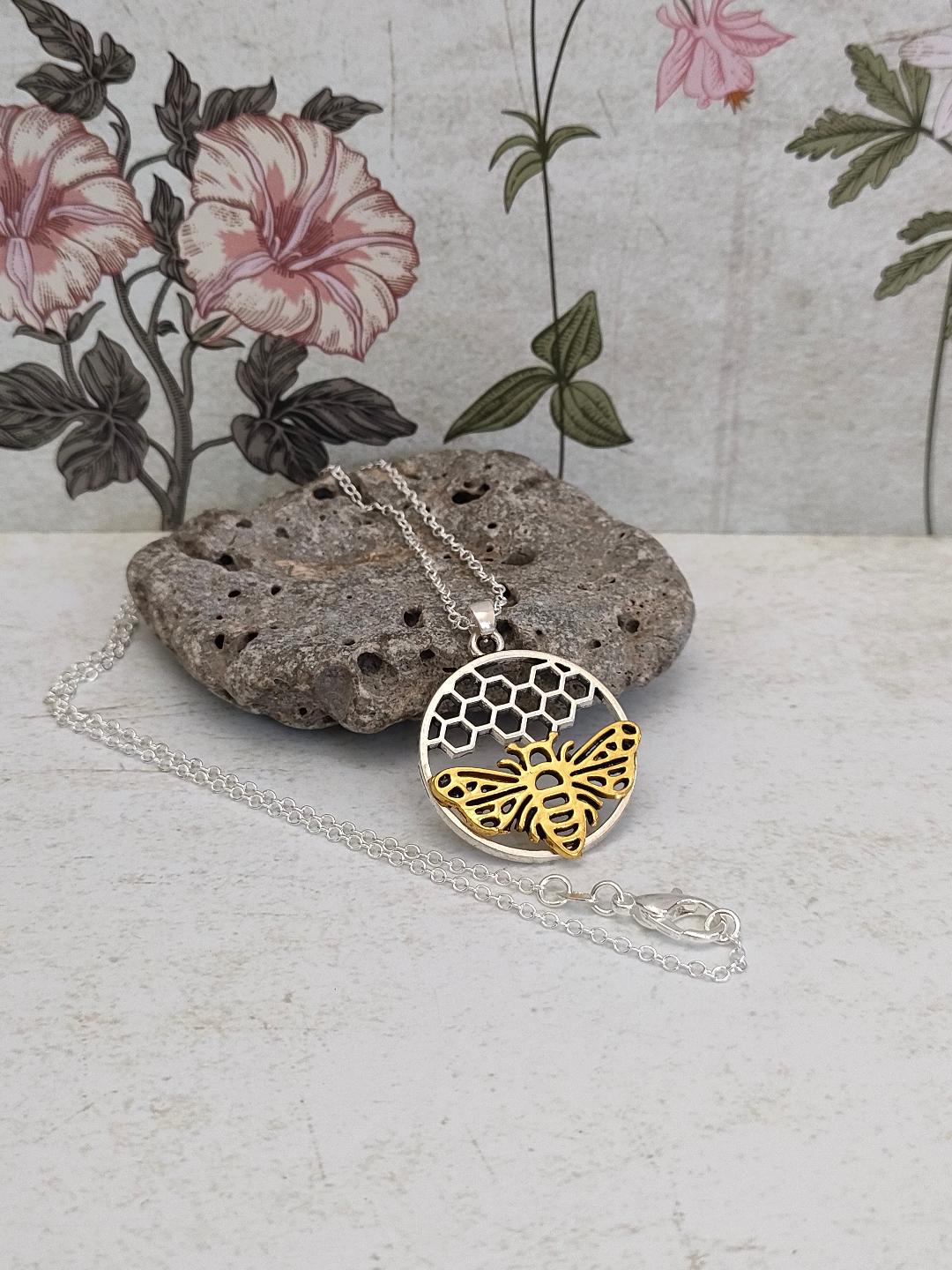 Bee Necklace, Bumble Bee and Honeycomb Pendant, Silver 925 Jewellery for her, Cute Bee Jewellery, Boho Jewellery, Gift for Mum