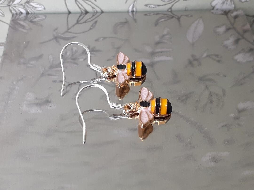 Cute Baby enamel Bee and Light Gold earring, Bee earrings, Small Bee Earrings, (Silver 925 Hook)