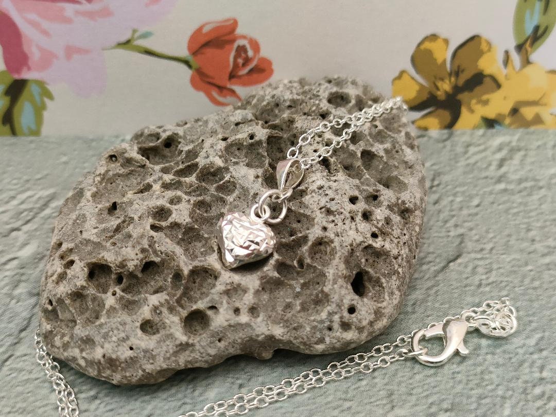 Silver 925 Textured Heart Necklace, Gift for Mothers Day, Minimalistic Heart Pendant for her, Heart 925 Necklace