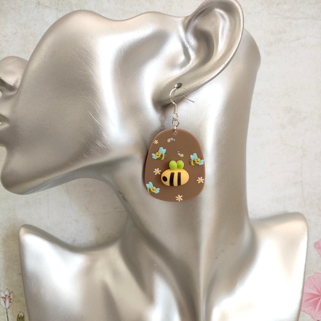Oversized Polymer Bee and Flower earrings, Large Bee Earrings, Cute 3D Drop Earrings (Silver 925 Hook)