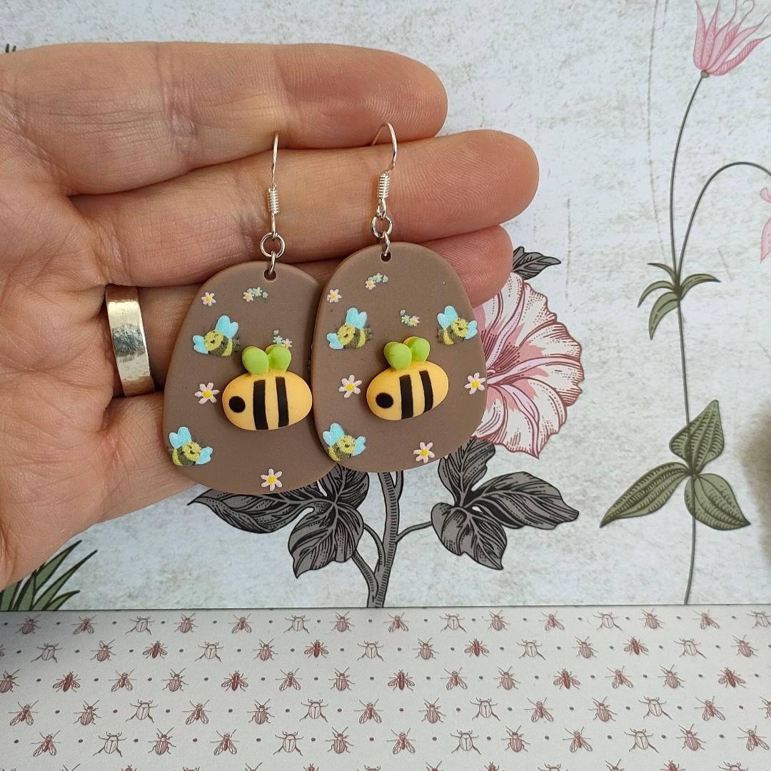 Oversized Polymer Bee and Flower earrings, Large Bee Earrings, Cute 3D Drop Earrings (Silver 925 Hook)