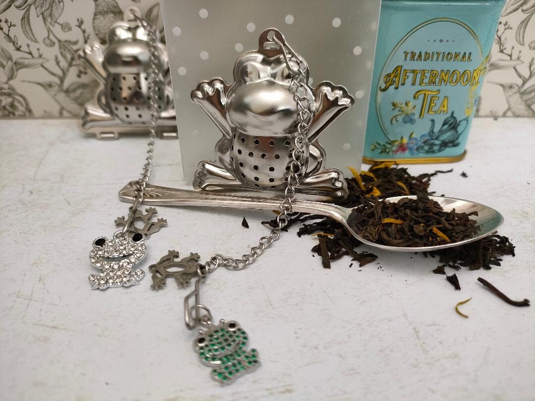Frog Shaped Tea Infuser with Cute Frog Charm, loose Tea Infuser, Mesh Tea Strainer, herb infuser, Animal Themed Tea Gifts