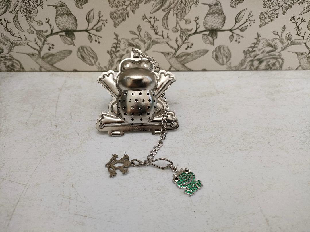 Frog Shaped Tea Infuser with Cute Frog Charm, loose Tea Infuser, Mesh Tea Strainer, herb infuser, Animal Themed Tea Gifts