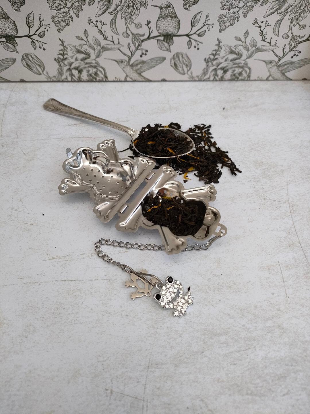 Frog Shaped Tea Infuser with Cute Frog Charm, loose Tea Infuser, Mesh Tea Strainer, herb infuser, Animal Themed Tea Gifts