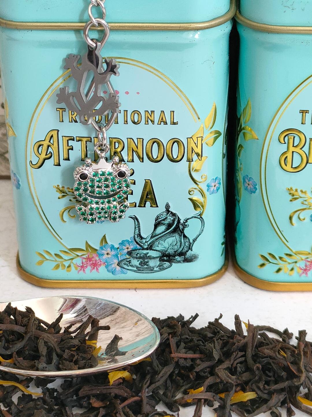 Frog Shaped Tea Infuser with Cute Frog Charm, loose Tea Infuser, Mesh Tea Strainer, herb infuser, Animal Themed Tea Gifts