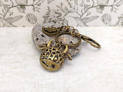 Cow Head Antique Bronze Tibetan Style keyring, Animal themed Key Chains, Gift for Cow Lovers, Bag Accessories and Gfits