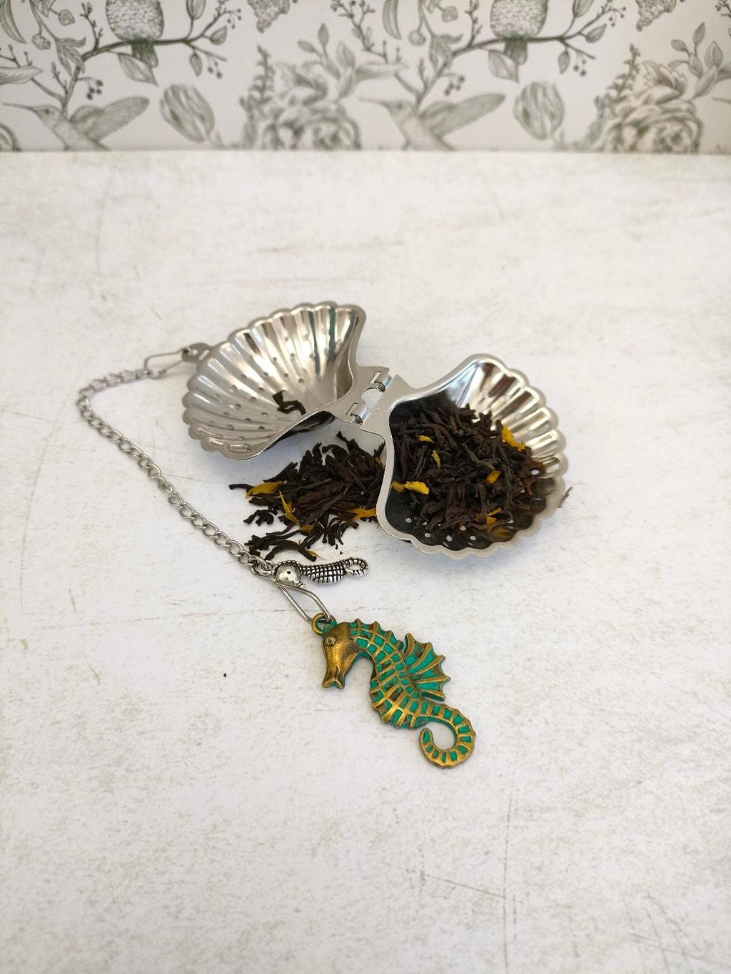 Shell Tea Infuser with Cute Seahorse Charms, loose Tea Infuser, Mesh Tea Strainer, herb infuser, Animal Themed Tea Gifts