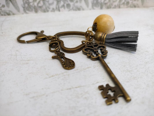 Cat and Tassel Antique Bronze Tibetan Style keyring, Cat themed Key Chains, Gift for Animal Lovers, Bag Accessories and Gfits