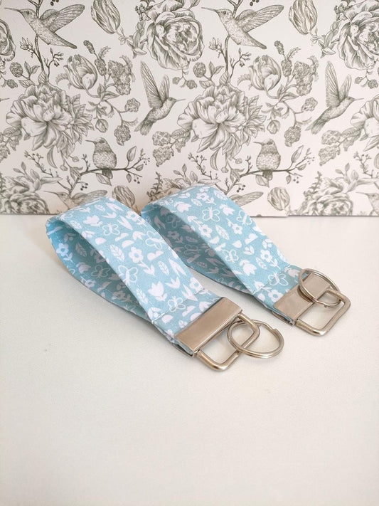 Butterfly Themed Key Fob, Pale Blue Lanyards, Car key Accesorie, Handy Key Organiser, Floral Fabric Keyrings, Gift for Mum, Small Wristlet