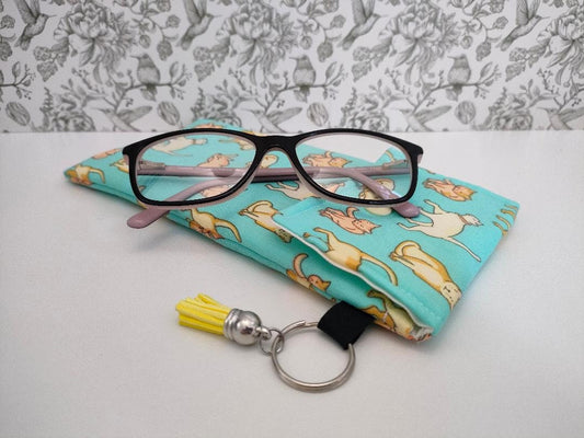 Cat Print Themed Soft Glasses Case, Holiday Accessories Essentials, Sun Glasses Padded Sleeve, Spectacles Case, Green Kitten Reading Case