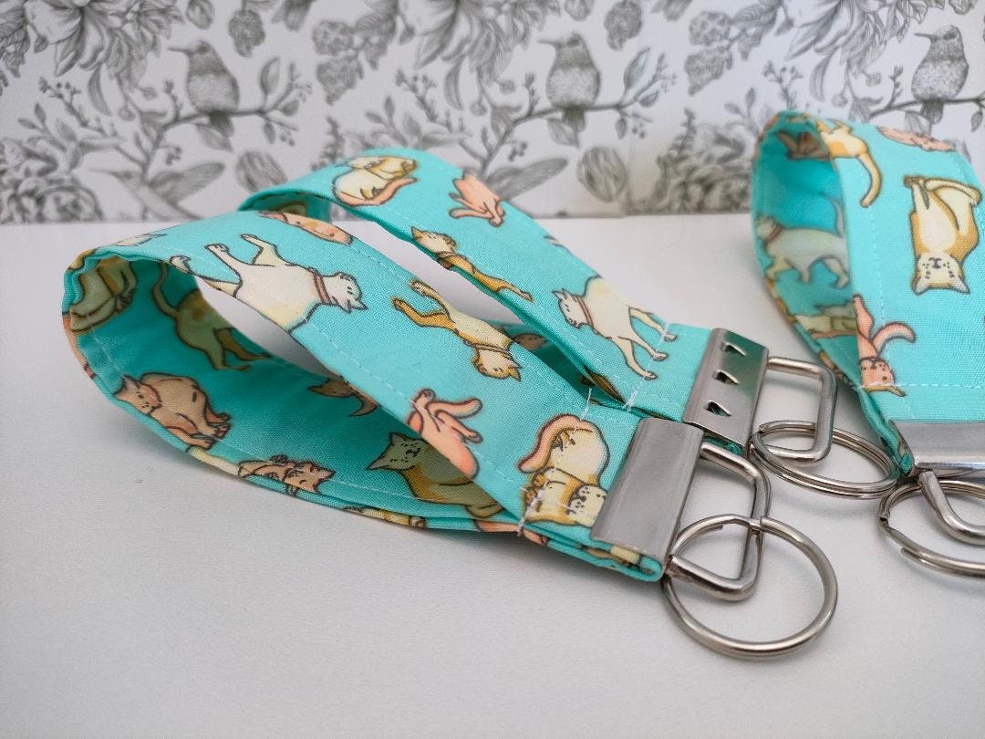 Cat Themed Key Fob, Mint Green Kitten Lanyards, Car key Accesorie, Handy Key Organiser, Chicken Fabric Keyring, Gift for Mum, Small Wristlet