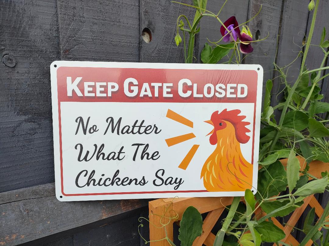 KEEP GATE CLOSED. Fun Chicken sign for you garden of farm. Aluminum Warning Signs,